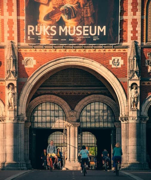 Обиколка с екскурзовод на малка група в Rijksmuseum 2026